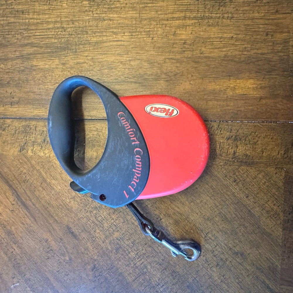 Flexi Red Retractable Dog Leash